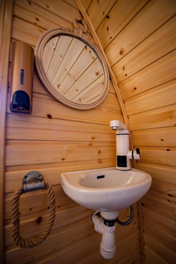 Highland & Transylvania Glamping Pods Roybridge Ngoại thất bức ảnh